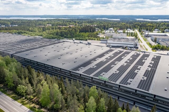 A SOLAR POWER PLANT THE SIZE OF TWO SOCCER FIELDS ROSE ON THE ROOFTOP OF NOKIAN TYRES’ LOGISTICS CENTER IN FINLAND